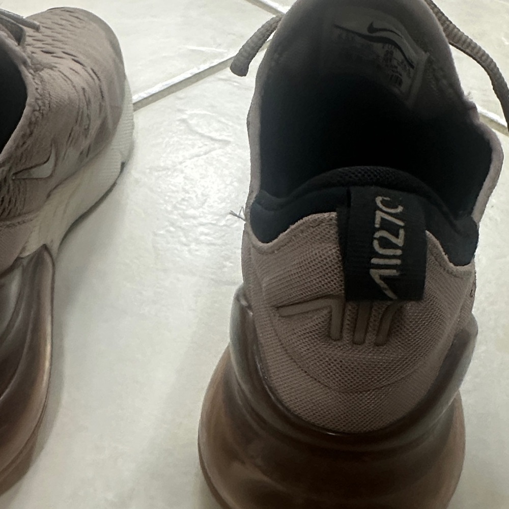 Nike Air Max 270 Big Kids’ 6.5/Women’s 8 - Picture 5 of 10
